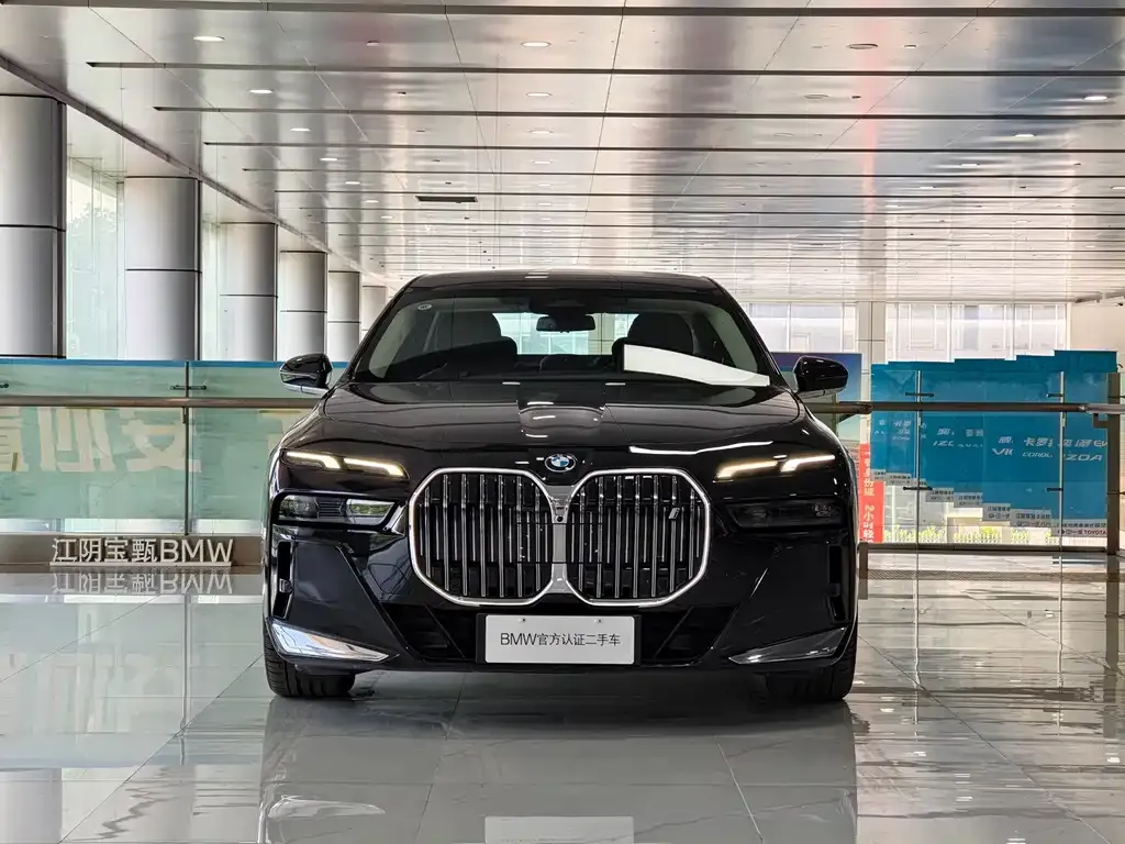 BMW i7 — фото 8