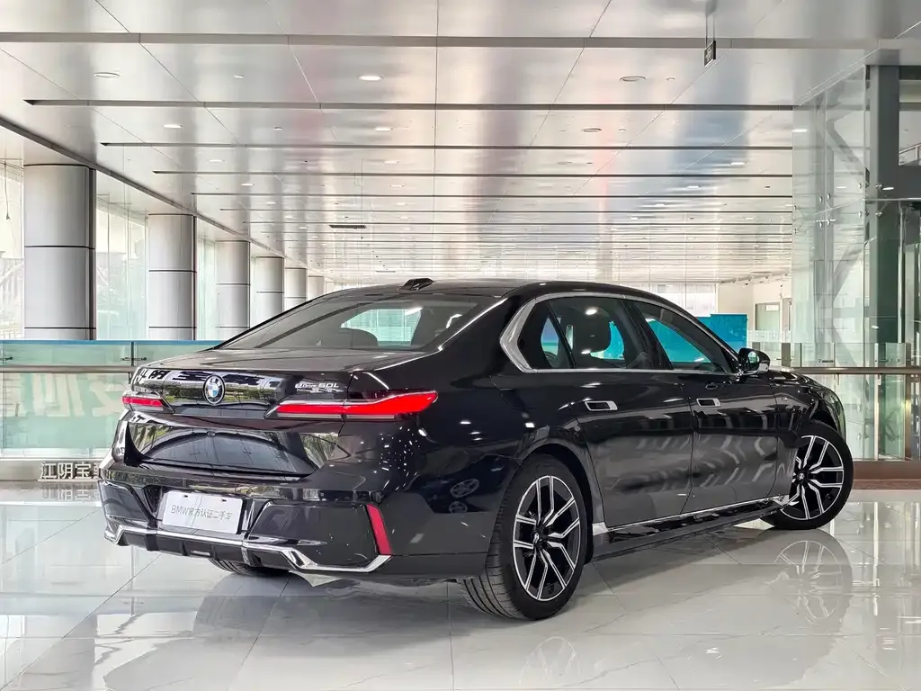 BMW i7 — фото 4