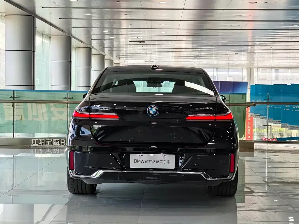 BMW i7 — фото 2