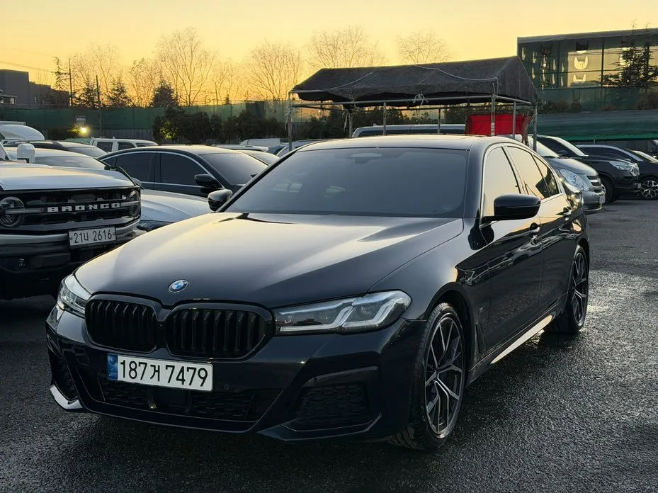 BMW 5-Series 530i M Sport Package 1