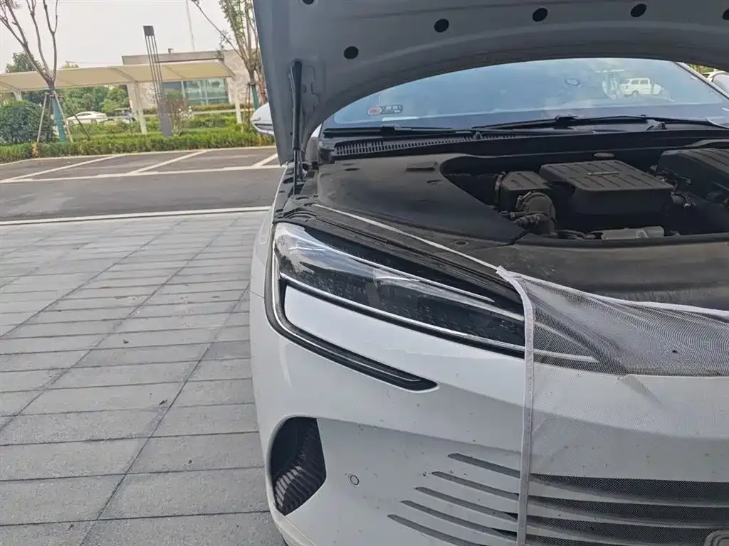 BYD Seal — фото 8