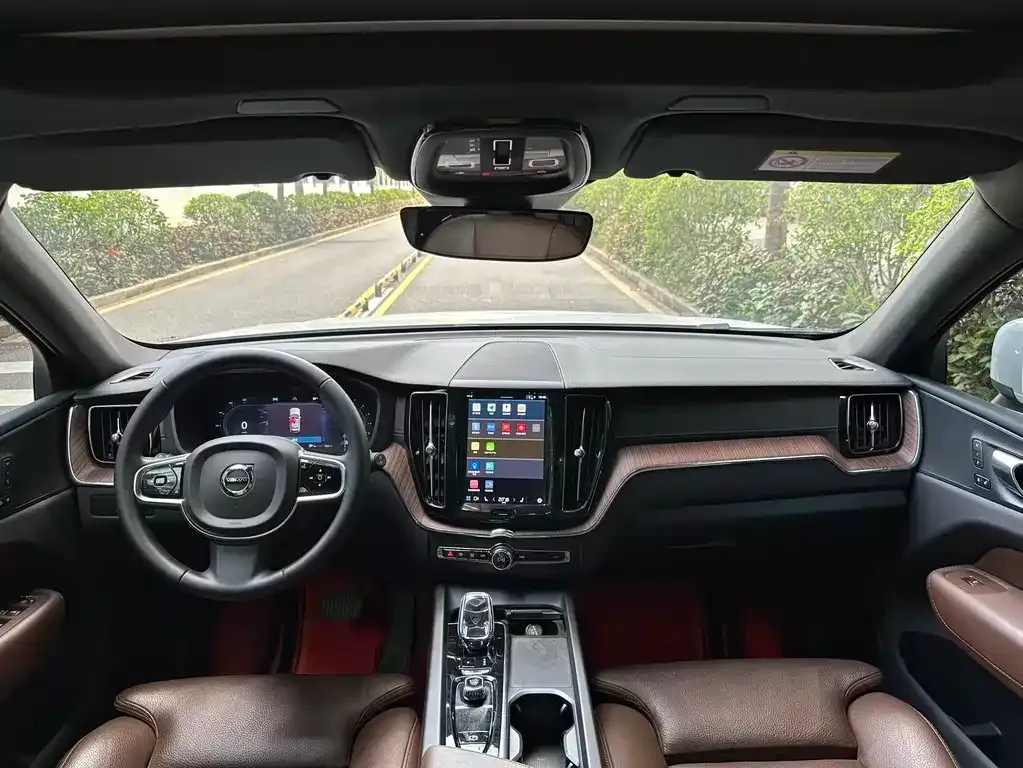 Volvo XC60 2024 из CN, фото 4