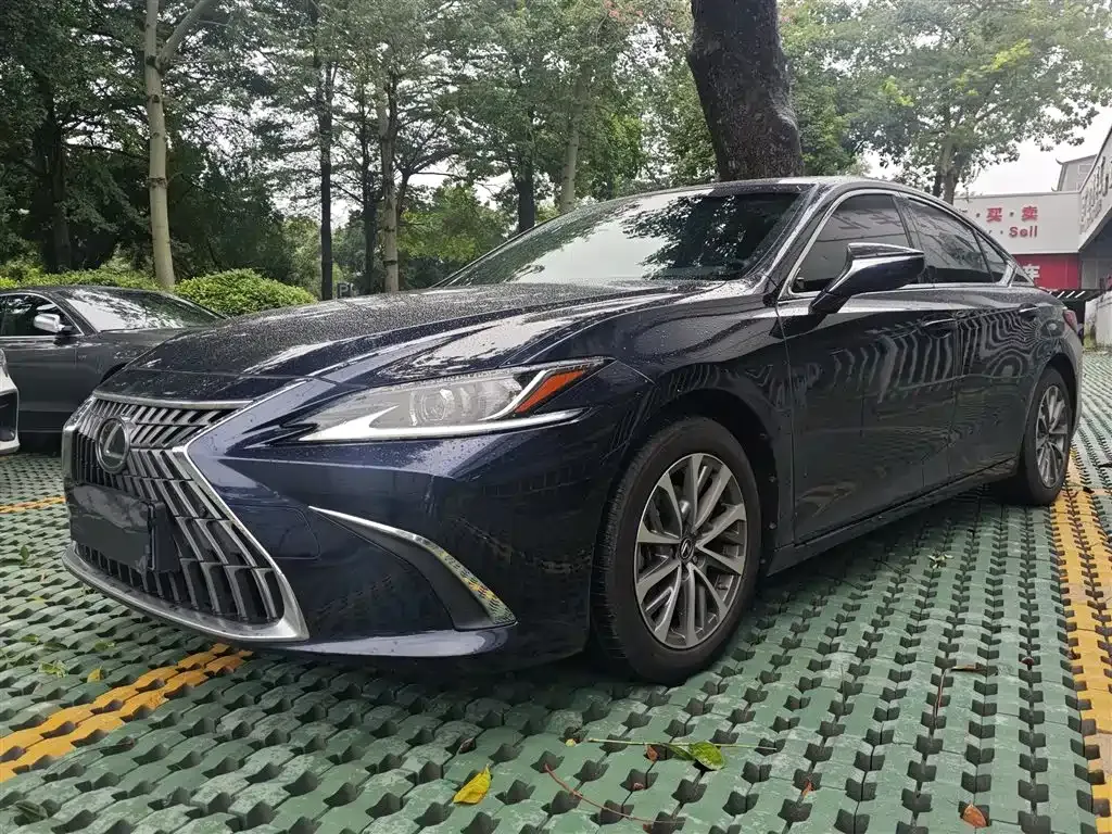 Lexus ES — фото 1