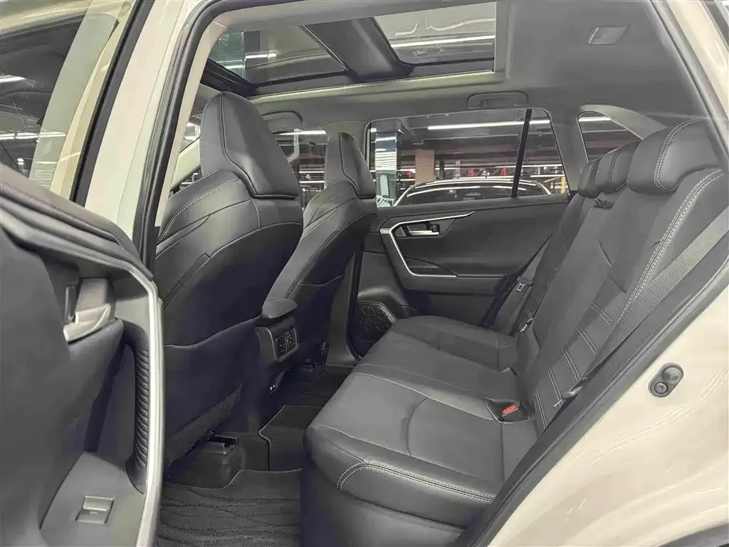 Toyota Wildlander — фото 10