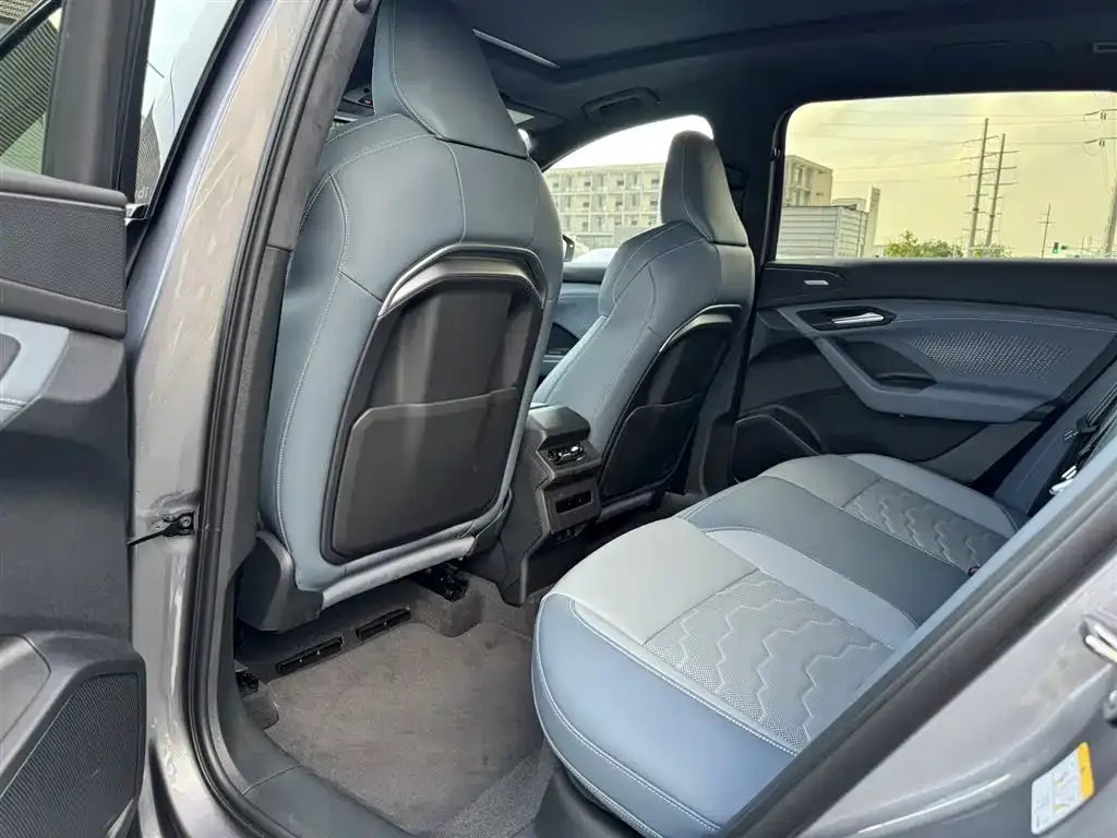 Audi Q6L e-tron — фото 3