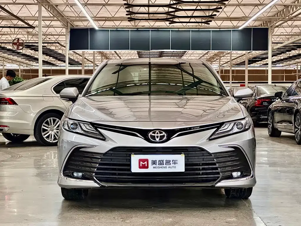 Toyota Camry — фото 8