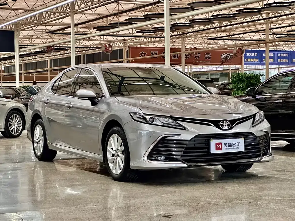 Toyota Camry — фото 9