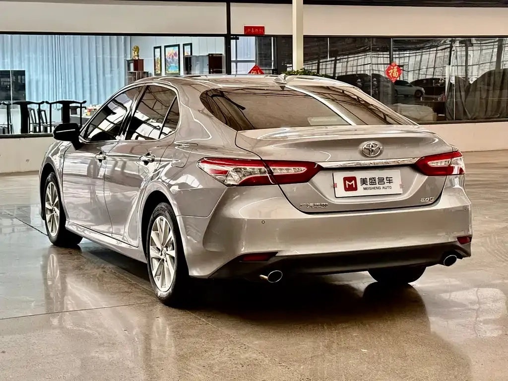 Toyota Camry — фото 7