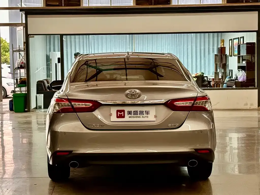 Toyota Camry — фото 6
