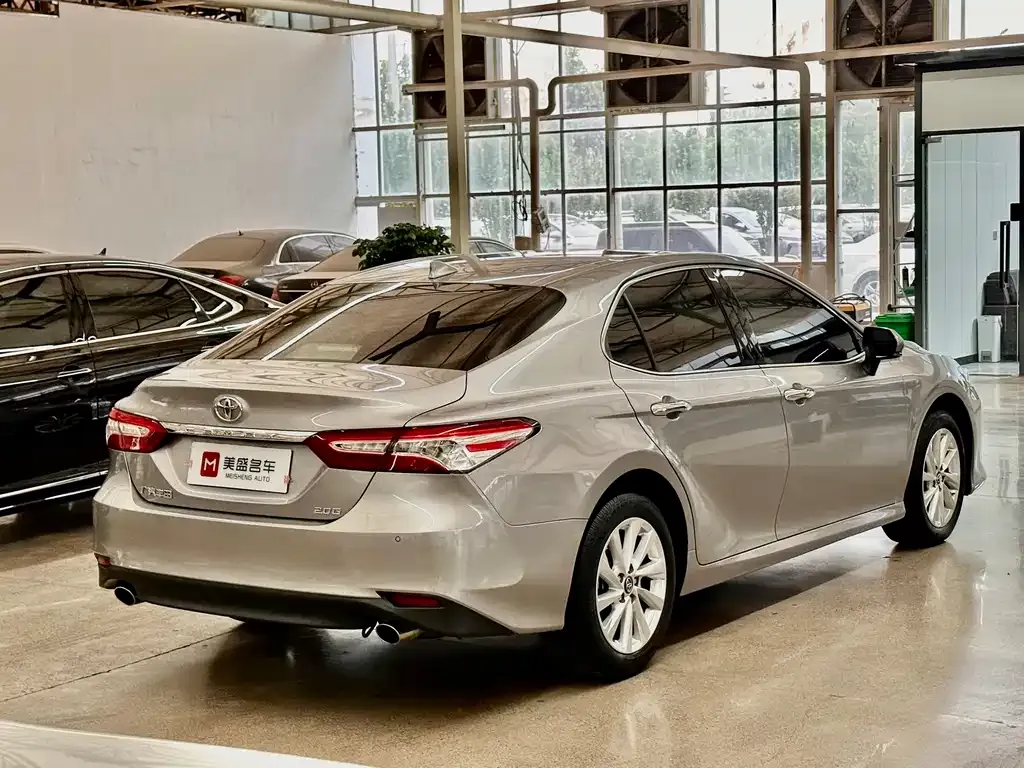 Toyota Camry — фото 3