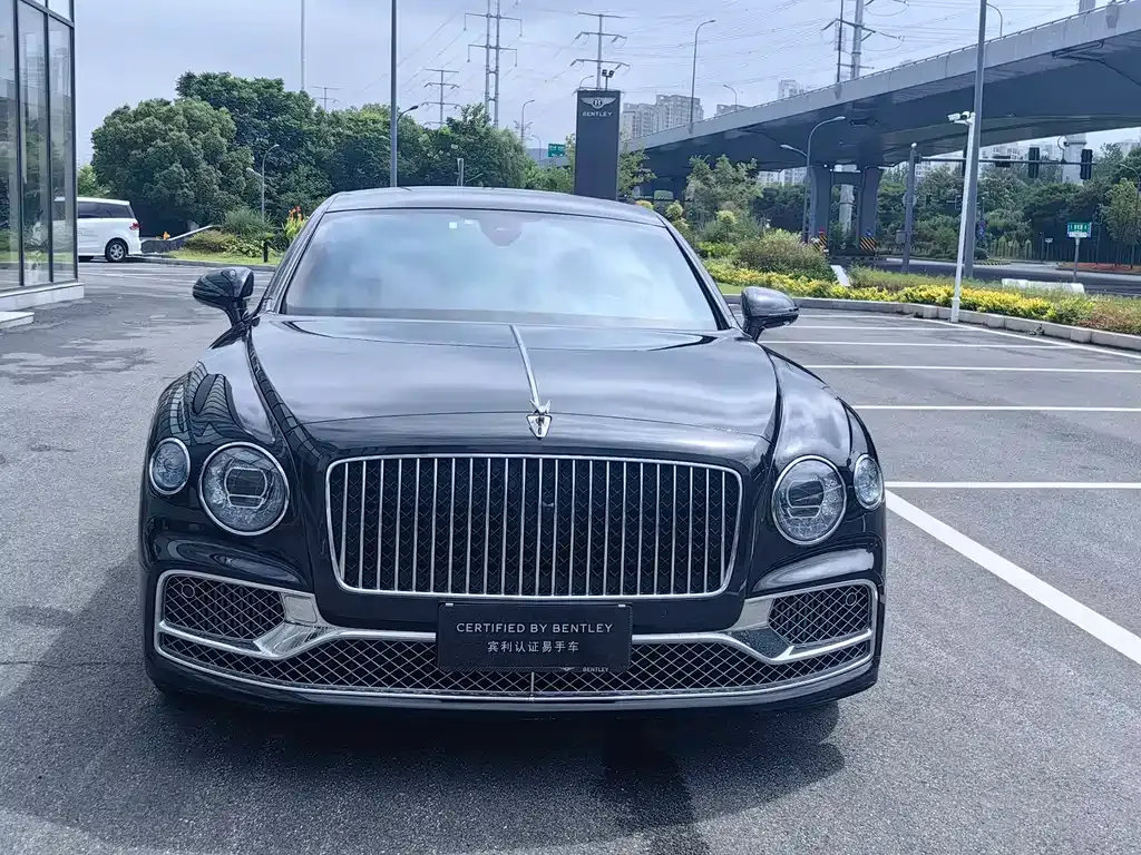 Bentley Flying Spur — фото 1