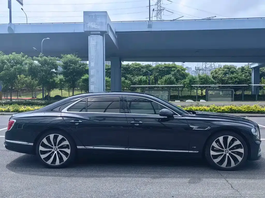 Bentley Flying Spur — фото 5