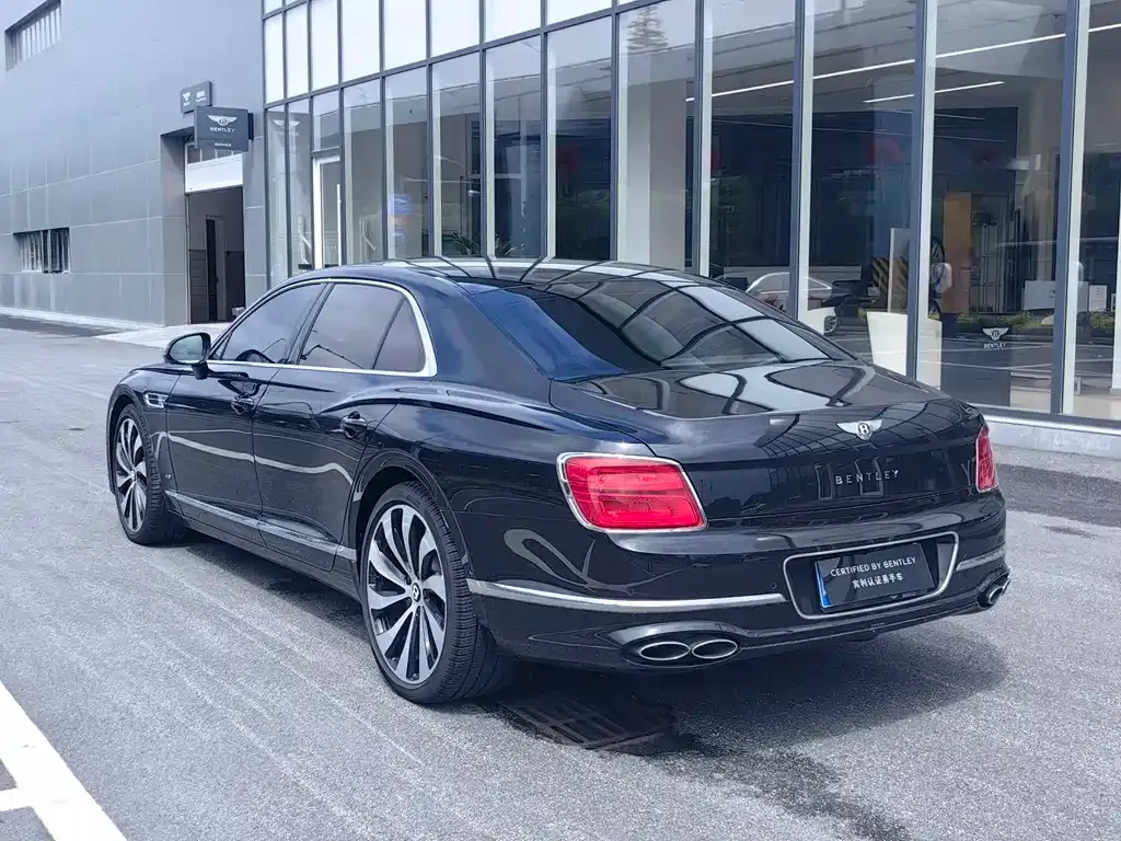 Bentley Flying Spur — фото 9