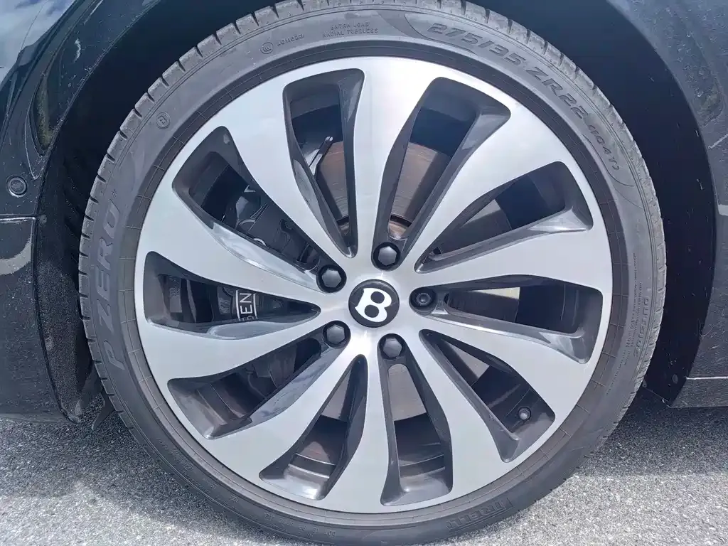 Bentley Flying Spur — фото 2