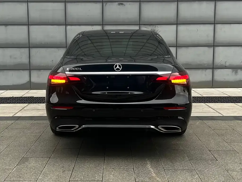 Mercedes-Benz E-Class — фото 2