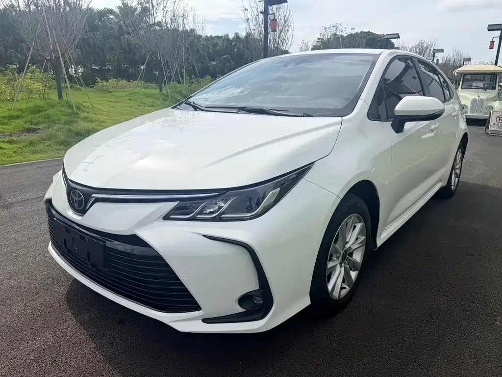 Toyota Corolla — фото 1