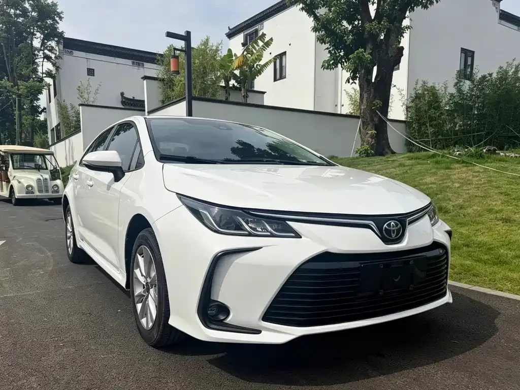 Toyota Corolla — фото 7