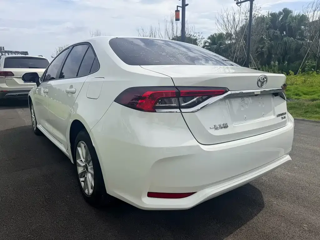 Toyota Corolla — фото 5