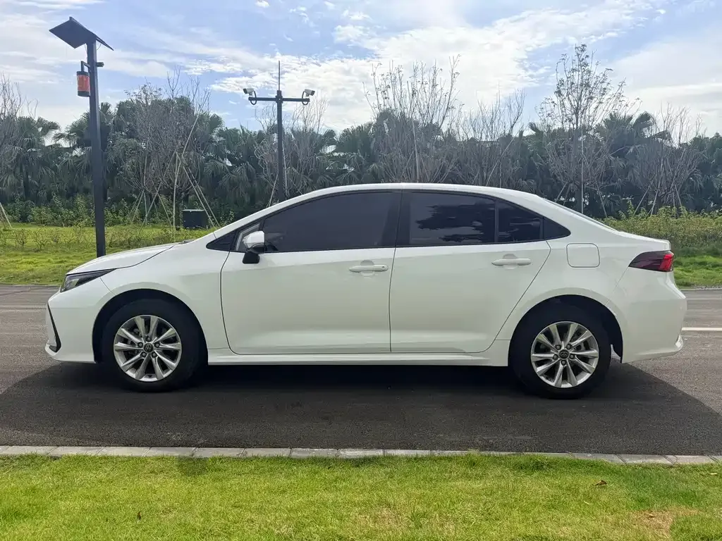 Toyota Corolla — фото 10