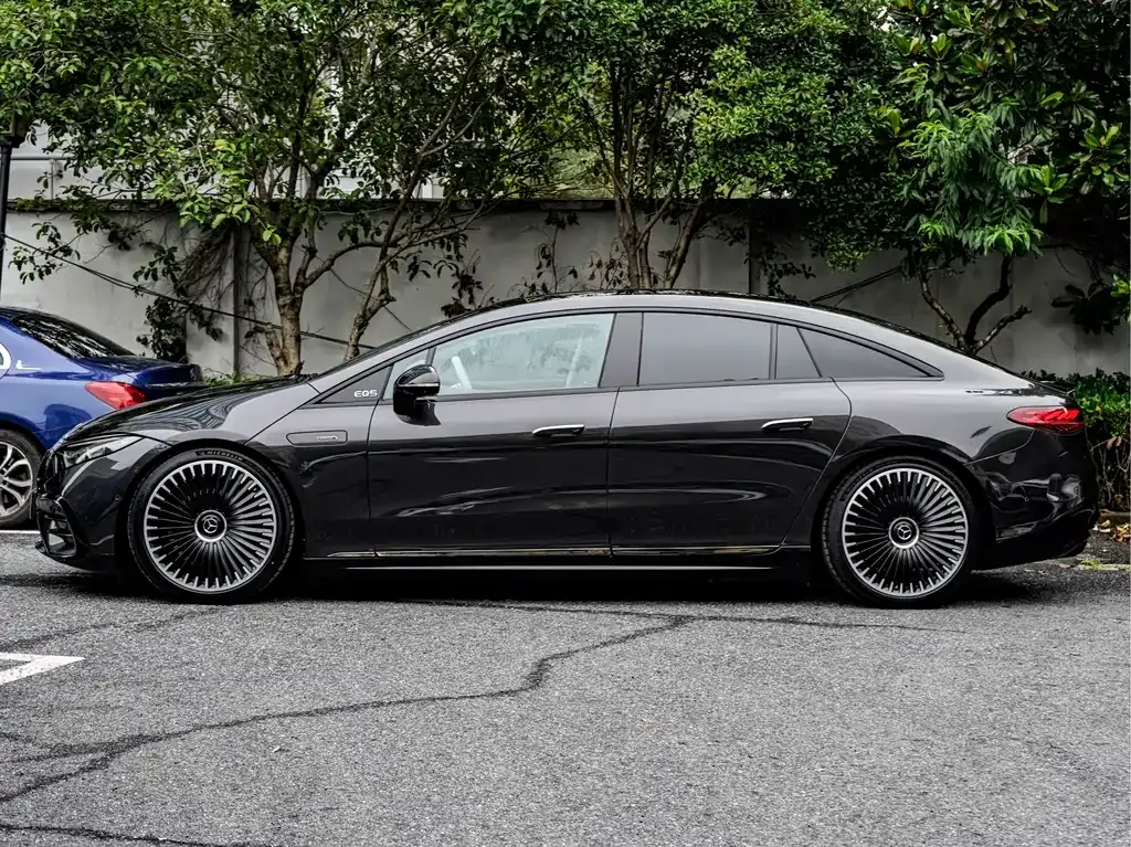 Mercedes-Benz EQS AMG — фото 8