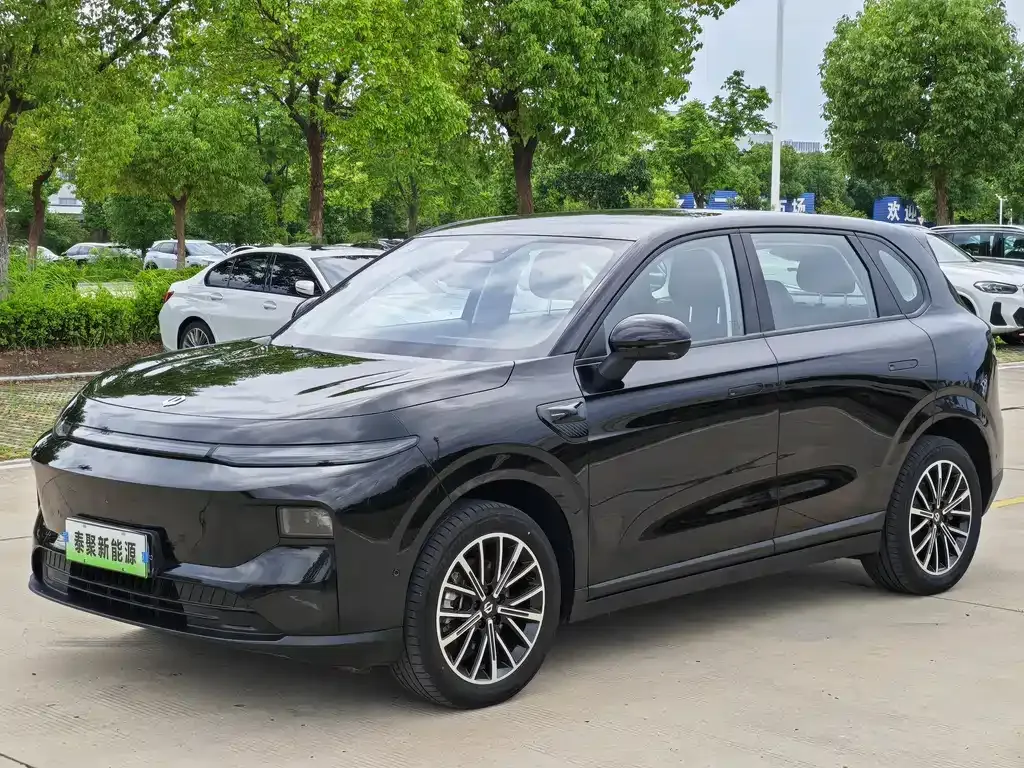 Leapmotor B10