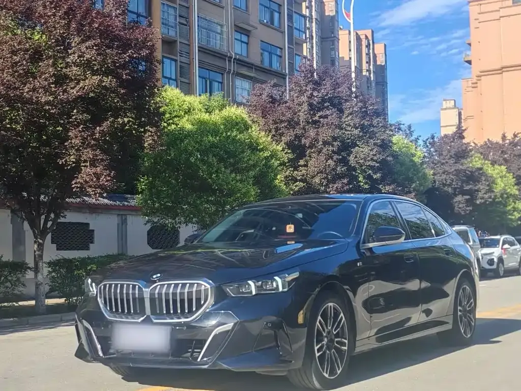 BMW 5 Series — фото 1
