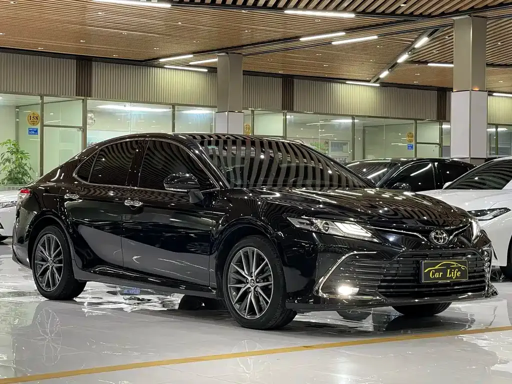 Toyota Camry — фото 5