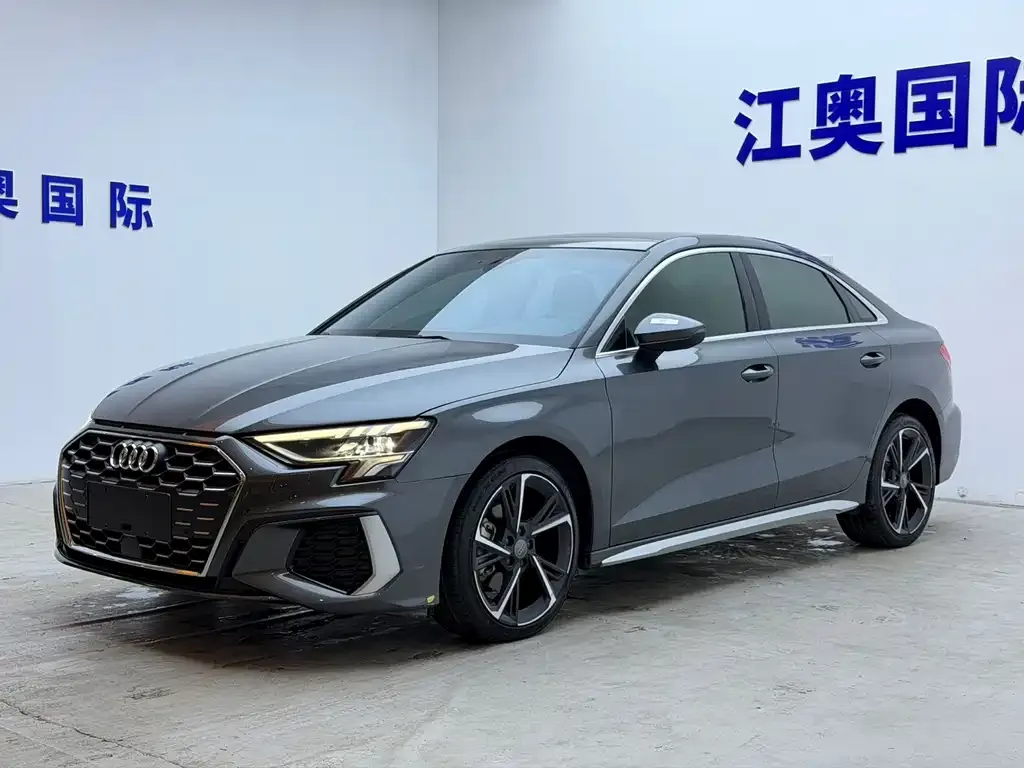 Audi A3 — фото 1