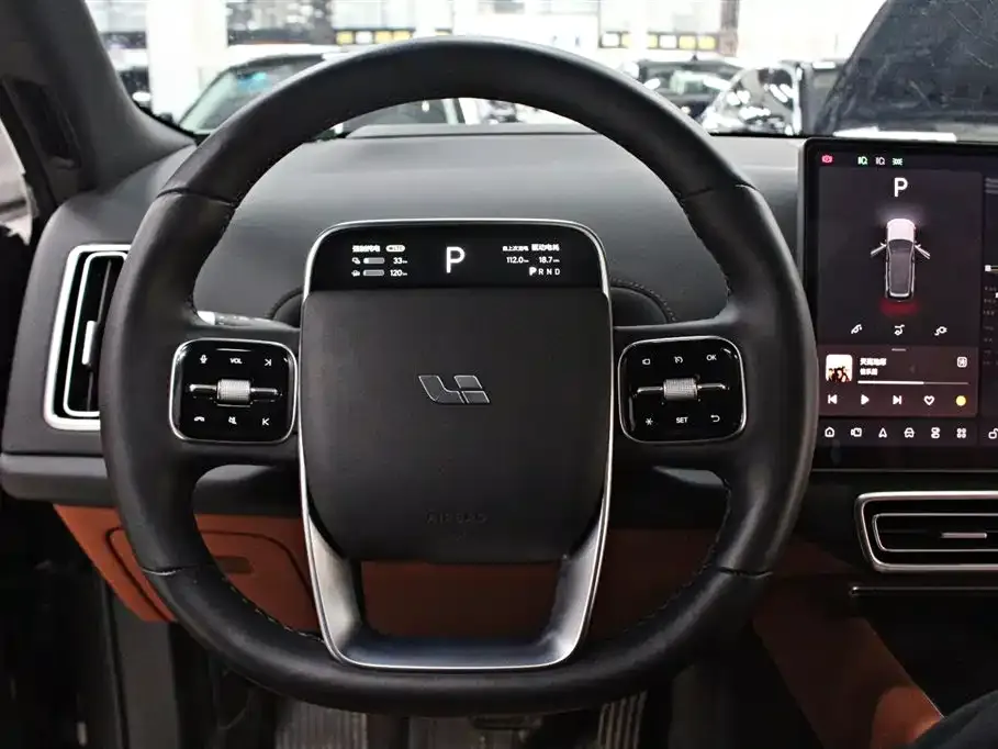 Li Auto L8 — фото 2