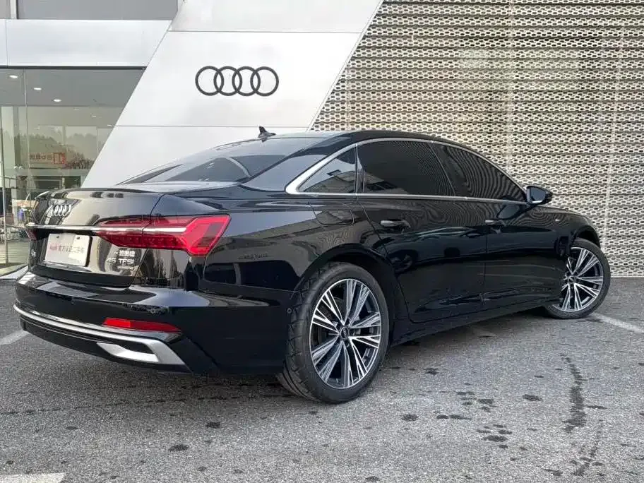 Audi A6L — фото 8