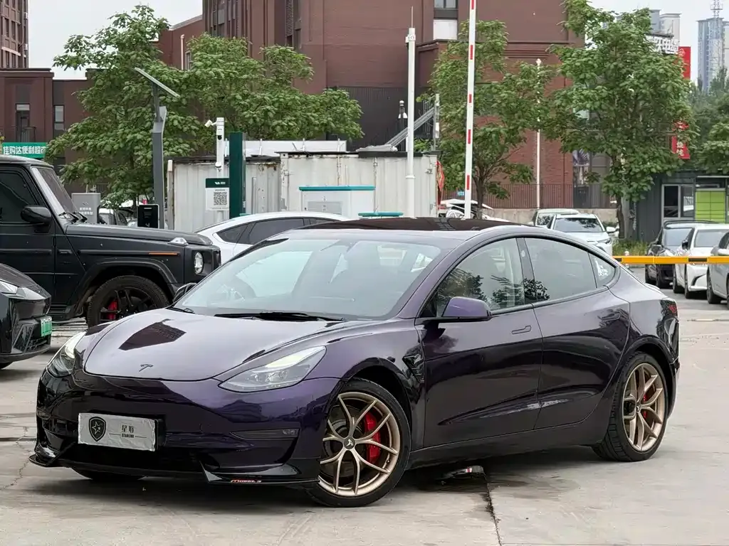Tesla Model 3 — фото 1