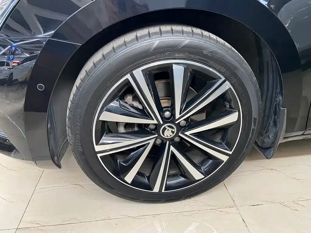 Skoda Superb — фото 2