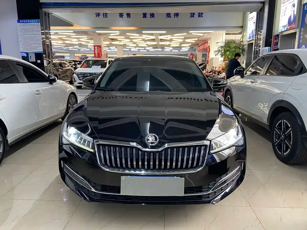 Skoda Superb — фото 3