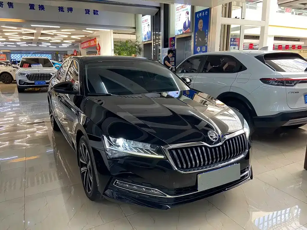 Skoda Superb — фото 5
