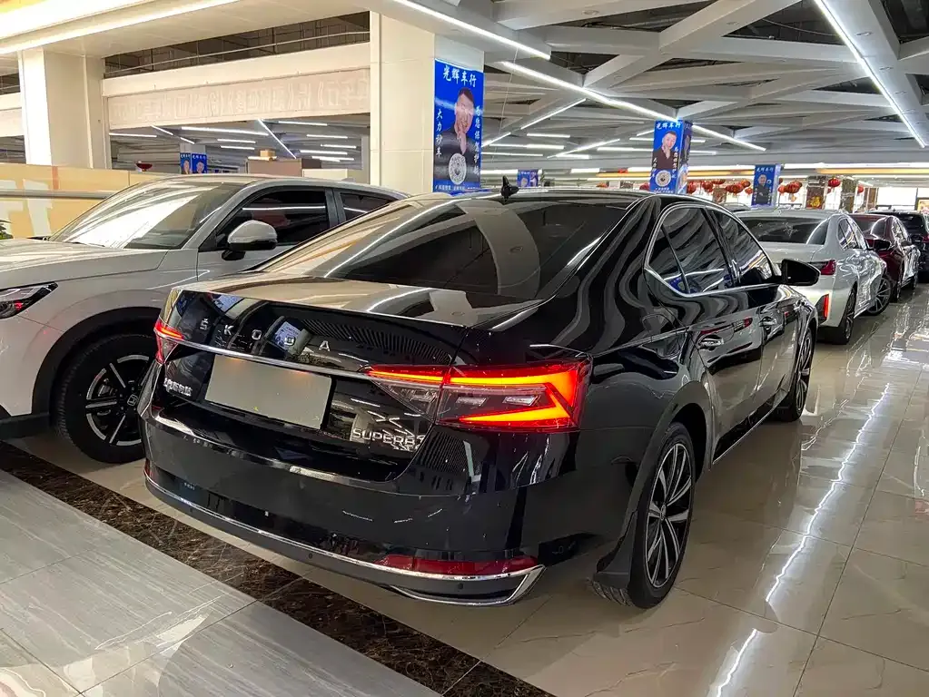 Skoda Superb — фото 8