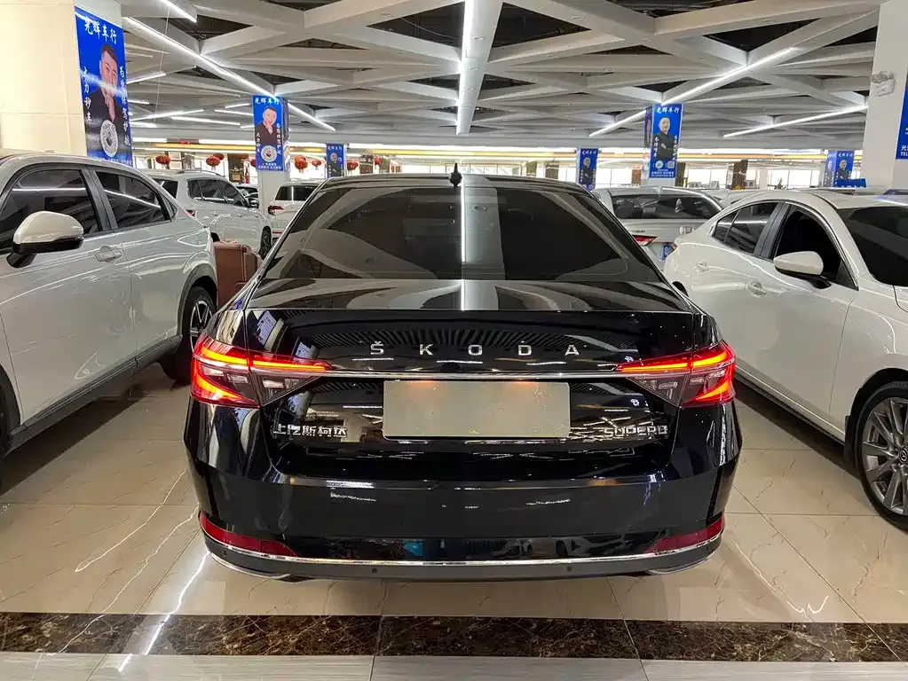 Skoda Superb — фото 9