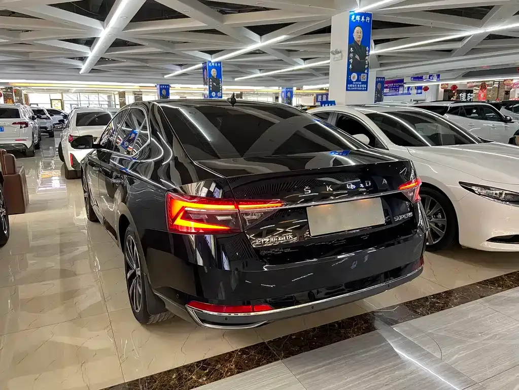 Skoda Superb — фото 10