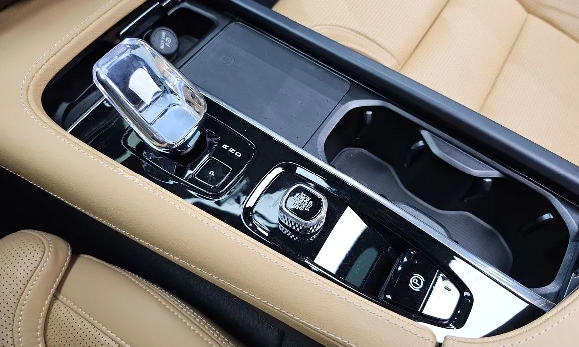 Volvo S90 2024 из KR, фото 9