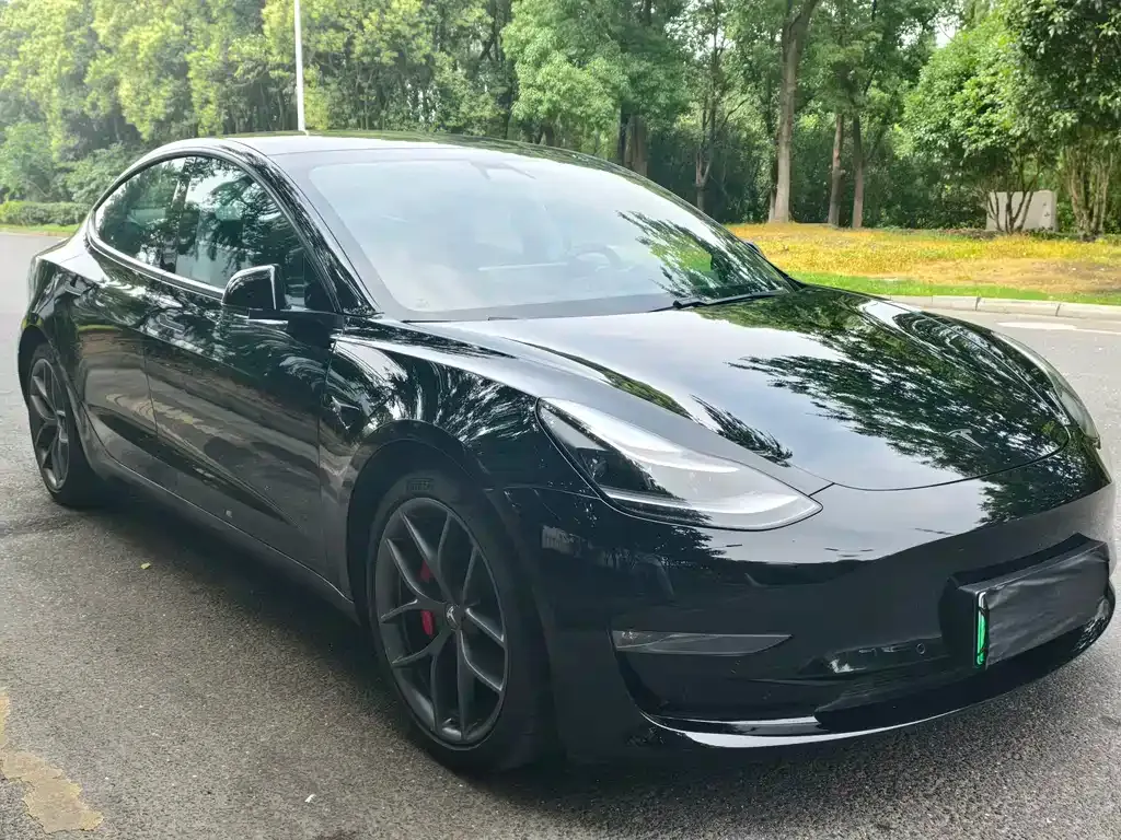 Tesla Model 3 — фото 9