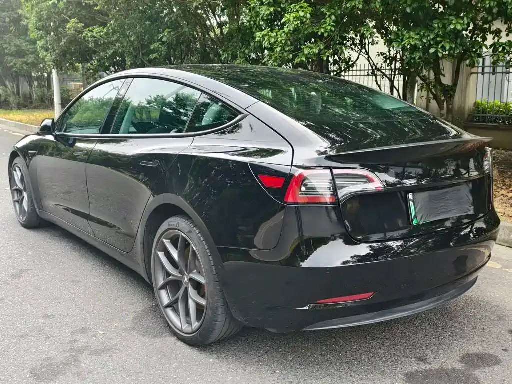 Tesla Model 3 — фото 6