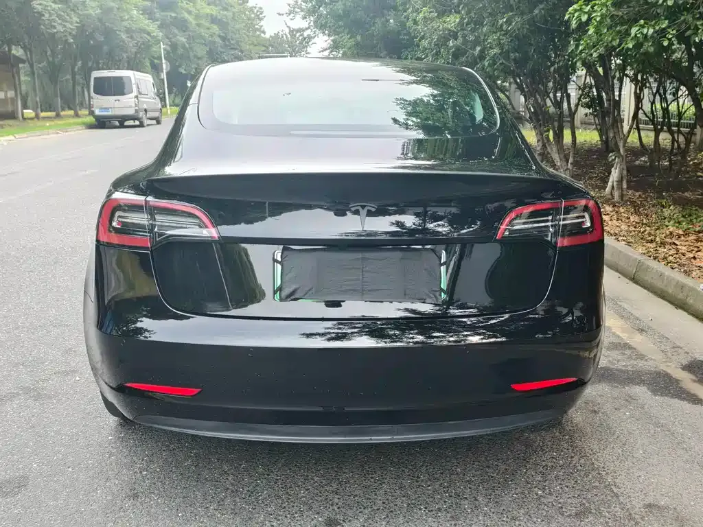 Tesla Model 3 — фото 3