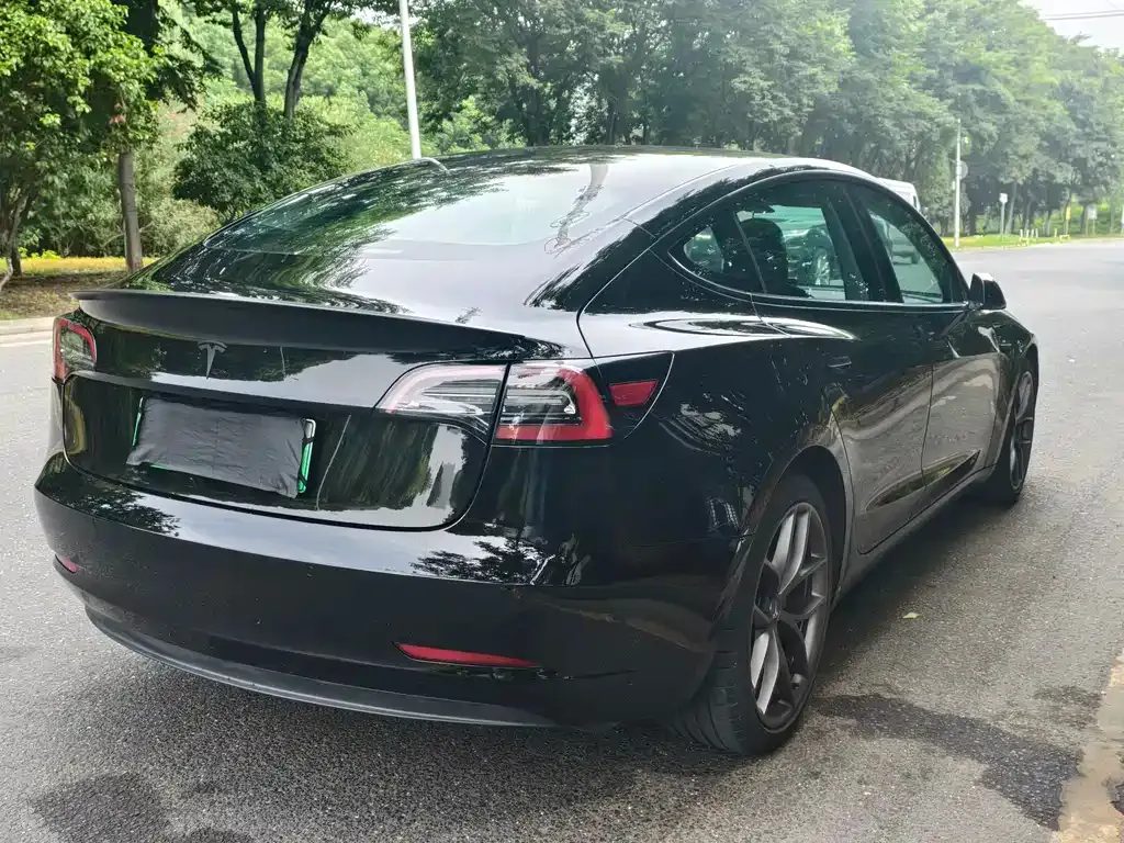 Tesla Model 3 — фото 4