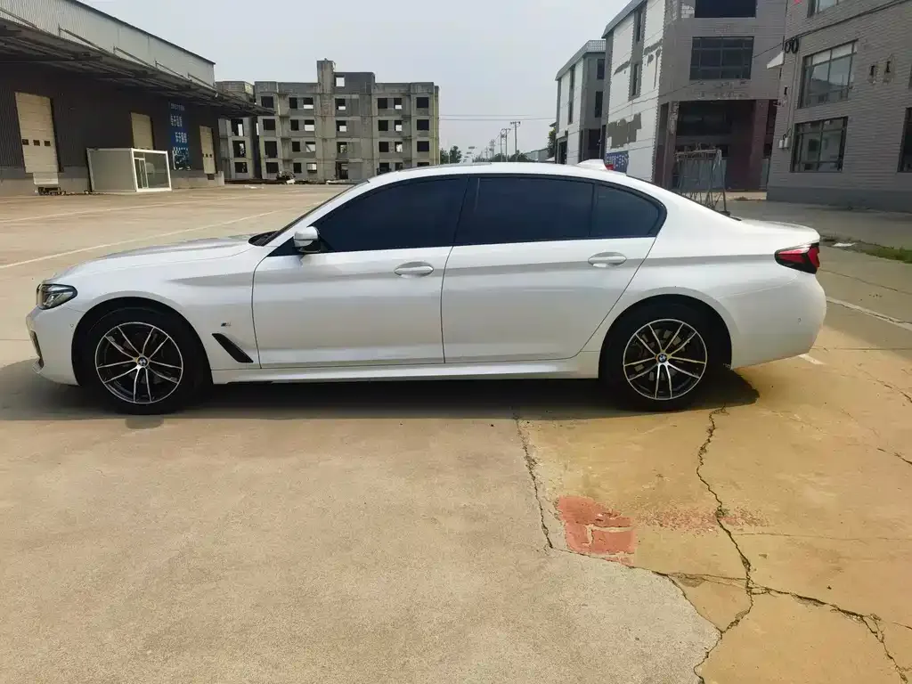 BMW 5 Series — фото 10