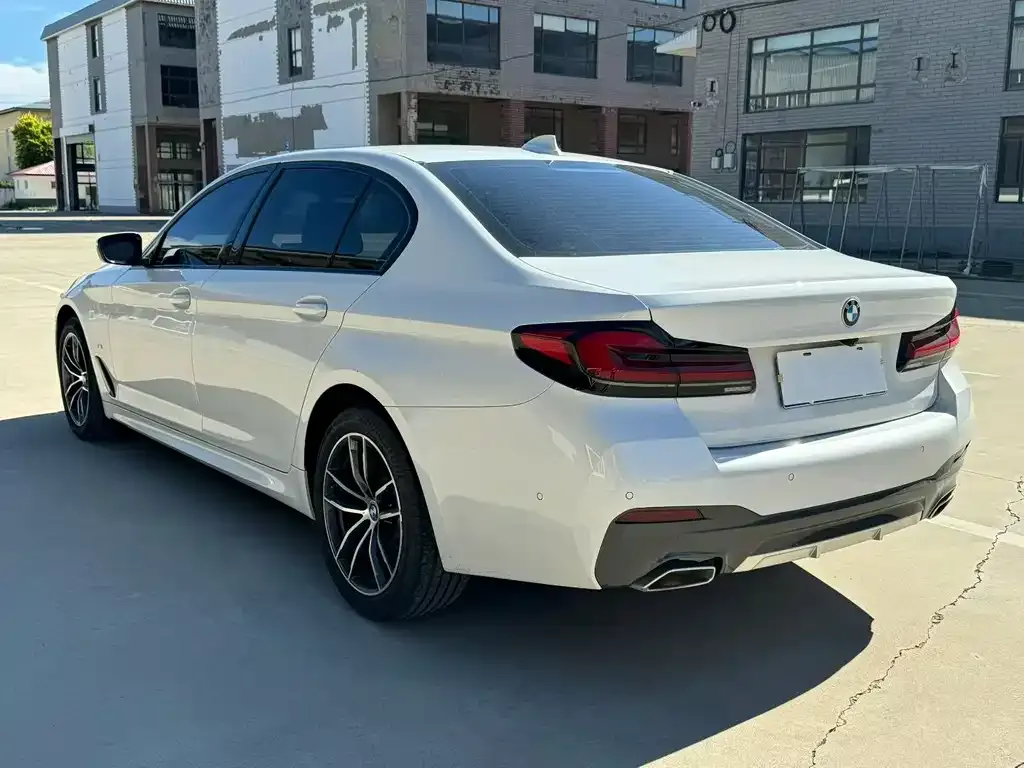 BMW 5 Series — фото 9