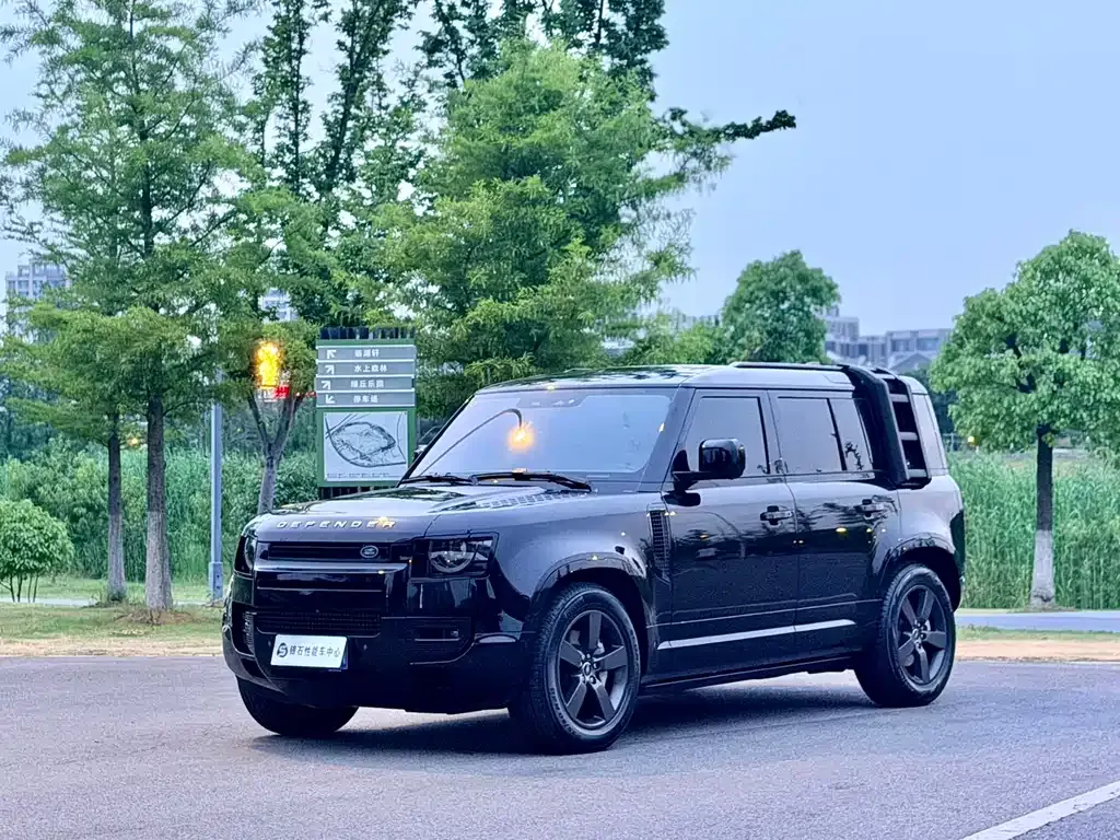 Land Rover Defender — фото 1