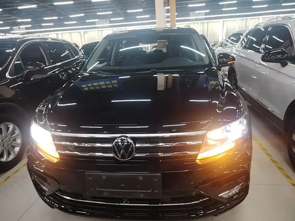 Volkswagen Tiguan L — фото 6