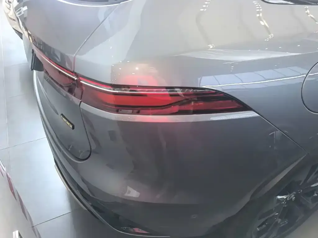 Jaguar F-PACE — фото 10