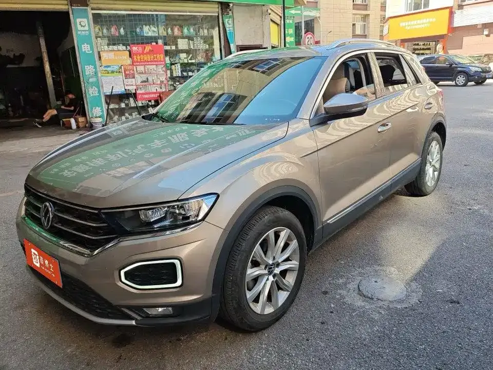 Volkswagen T-Roc — фото 1