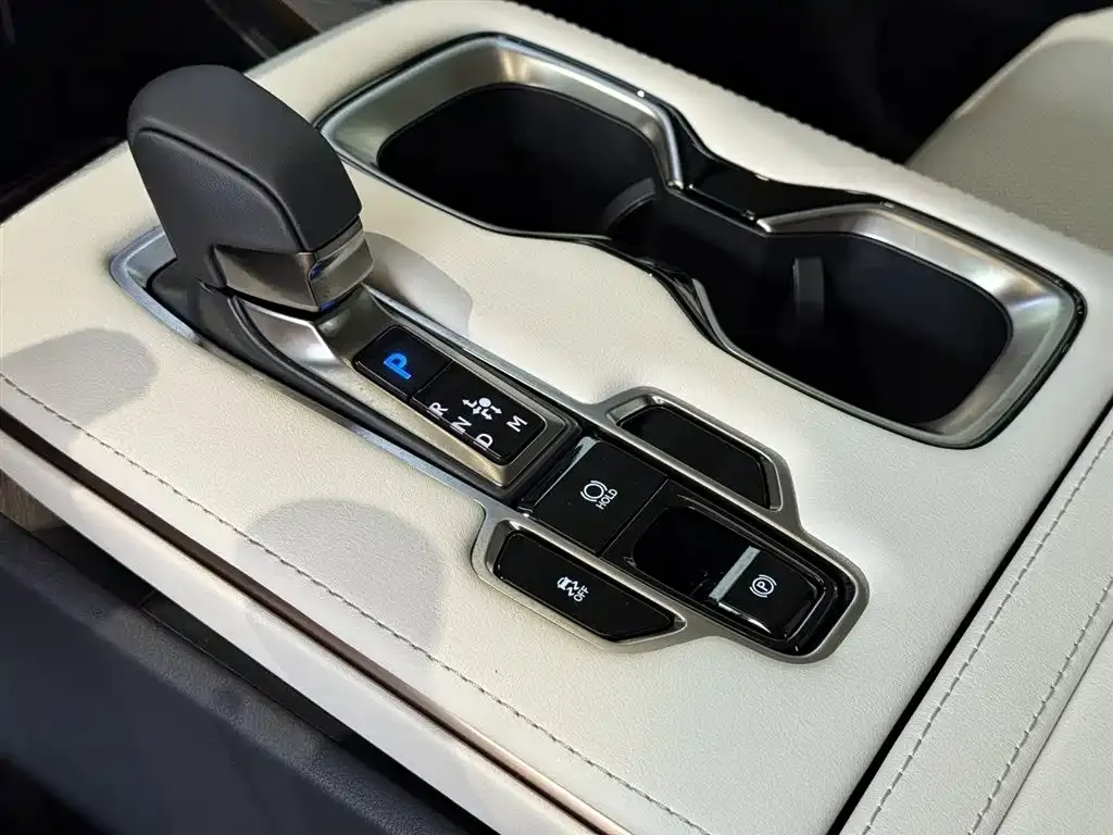 Lexus LM — фото 7