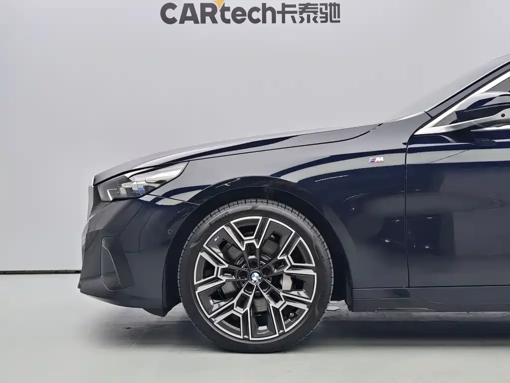 BMW 5 Series — фото 4